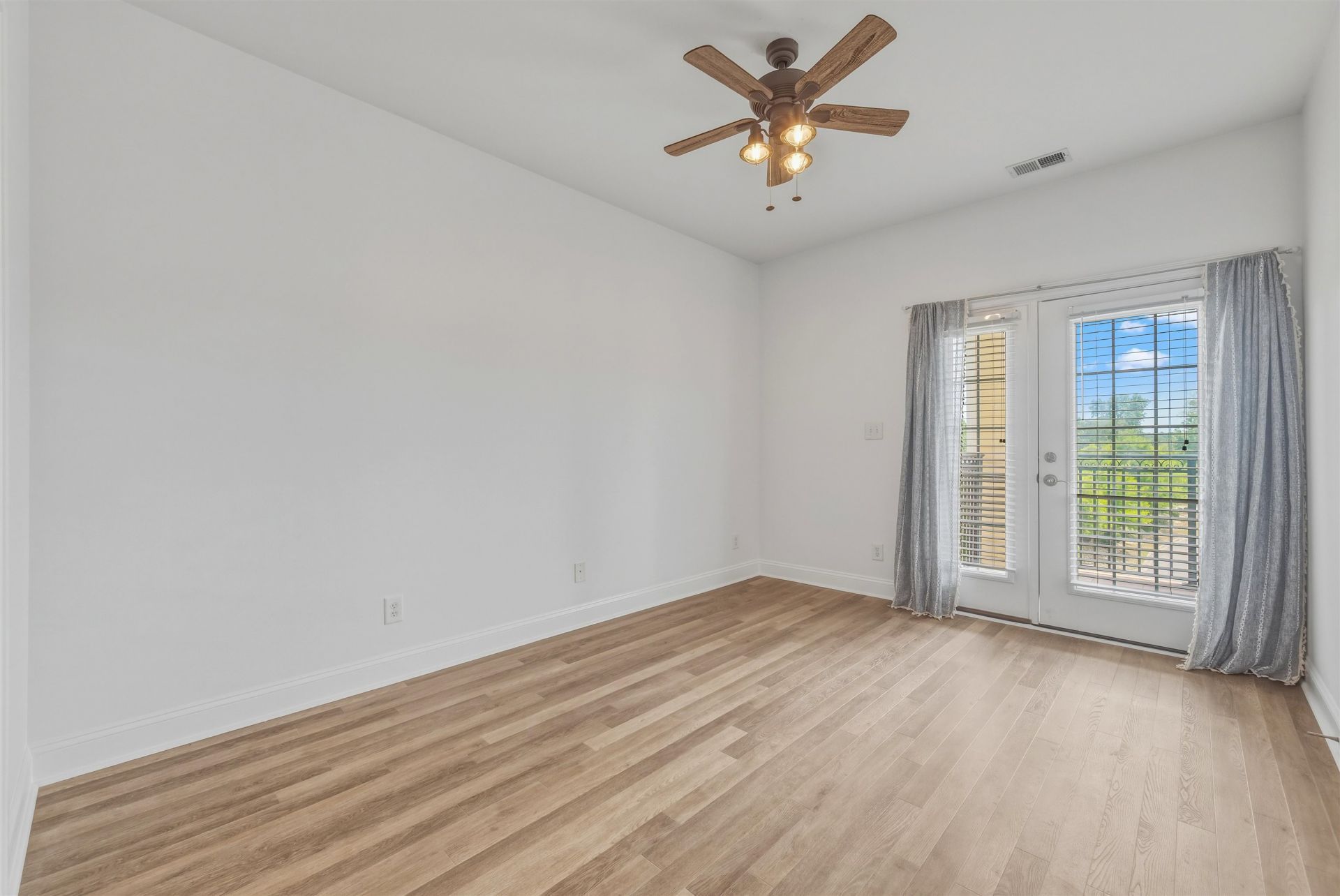 4302 Grande Harbour Blvd.  Photo 39