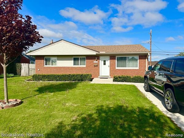 41371 HAMILTON Drive , Sterling Heights, MI 48313