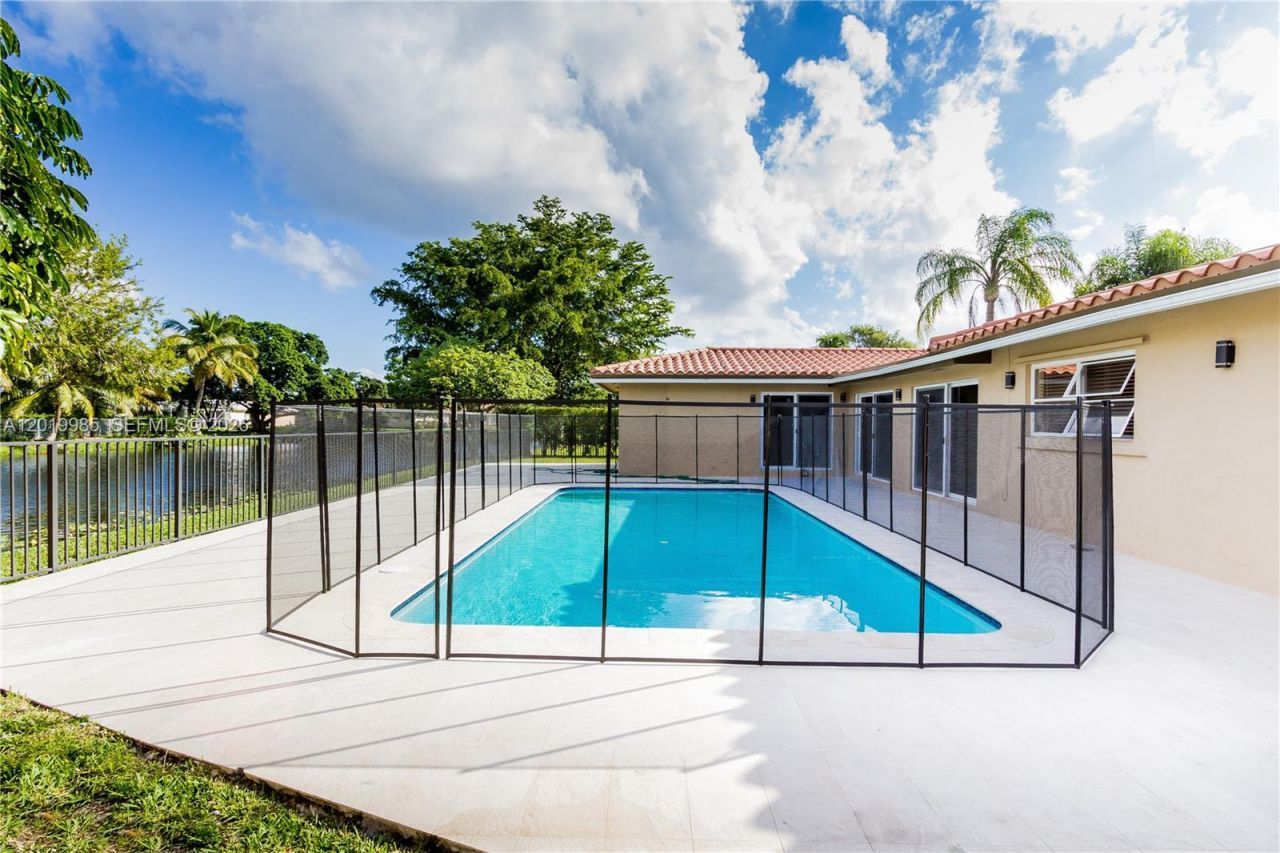 16641 Royal Poinciana Dr, Weston, FL 33326 Photo