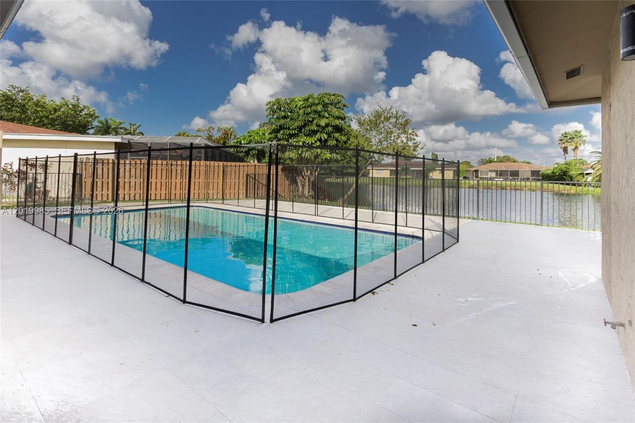 16641 Royal Poinciana Dr, Weston, FL 33326 Photo