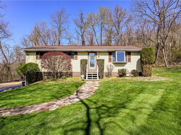2037 RIDGE RD , Jeannette, PA 15644