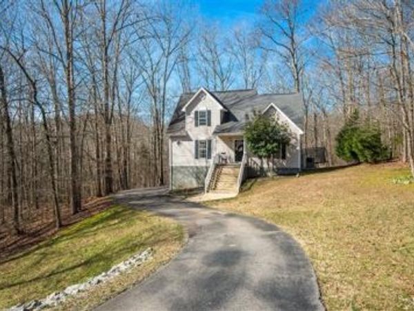 546 Lauren Park Dr, Burns, TN 37029