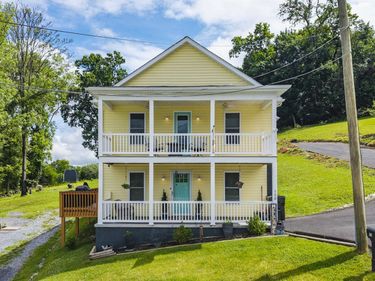120 W GAY ST, STAUNTON, VA 24401