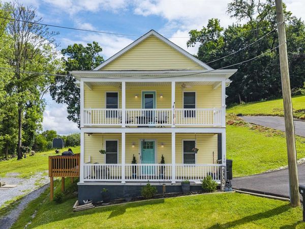 120 W GAY ST, STAUNTON, VA 24401