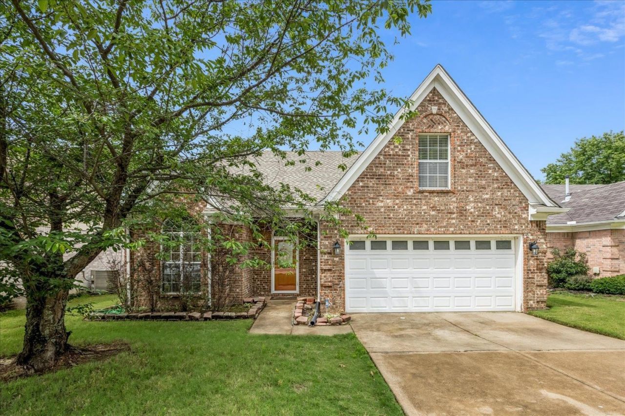6932 PARKBROOK LN Cordova, TN 38018