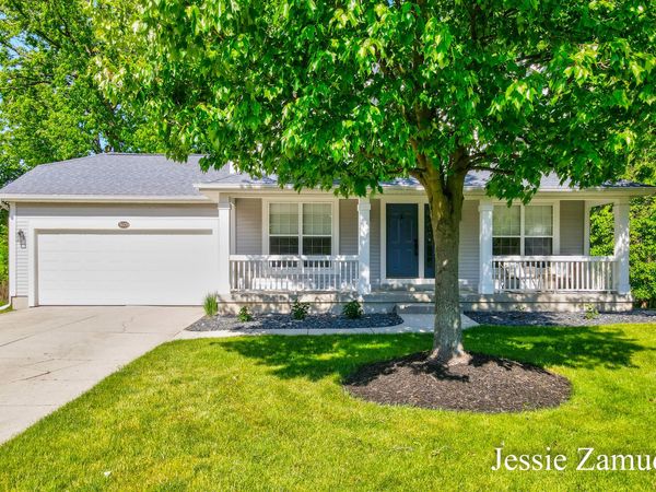 5609 E Grove Drive SE, Grand Rapids, MI 49512