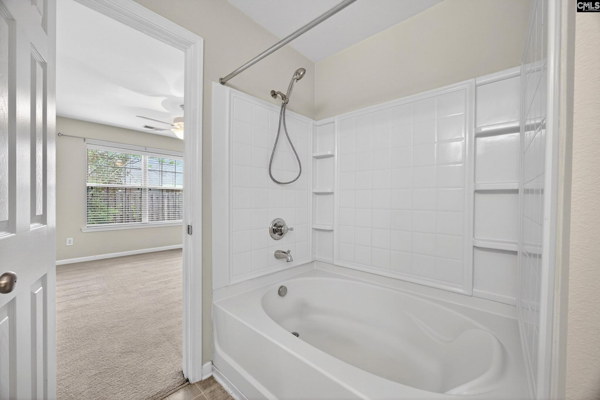 1022 Glencroft Drive  Photo 15