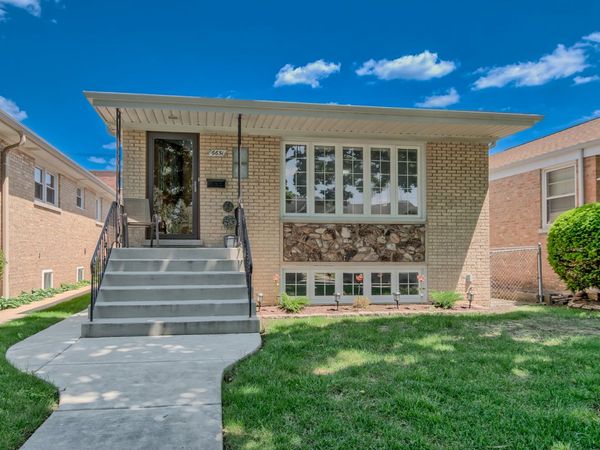 6651 N Oconto Avenue , Chicago, IL 60631
