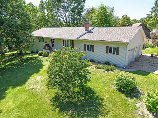 2 Hickory Lane, Carlinville, IL 62626