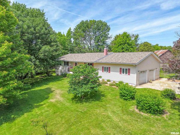 2 HICKORY Lane, Carlinville, IL 62626