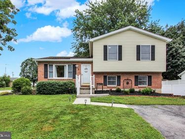 1 CARDINAL DRIVE, HANOVER, PA 17331