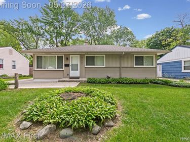 27726 Lexington Parkway, Southfield, MI 48076