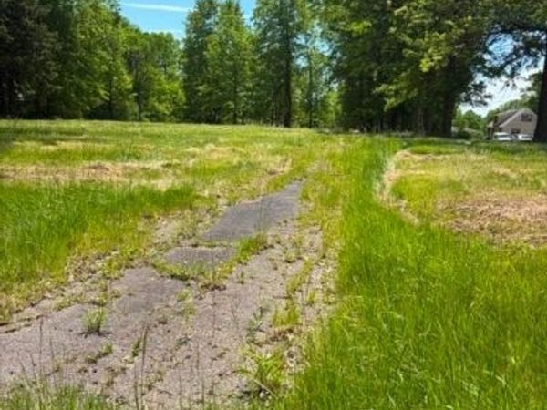 3503 Parkman Road NW, Southington, OH 44481