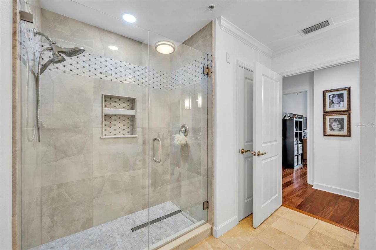 2305 Edgewater Drive, Unit 1602, Orlando, FL 32804 Photo
