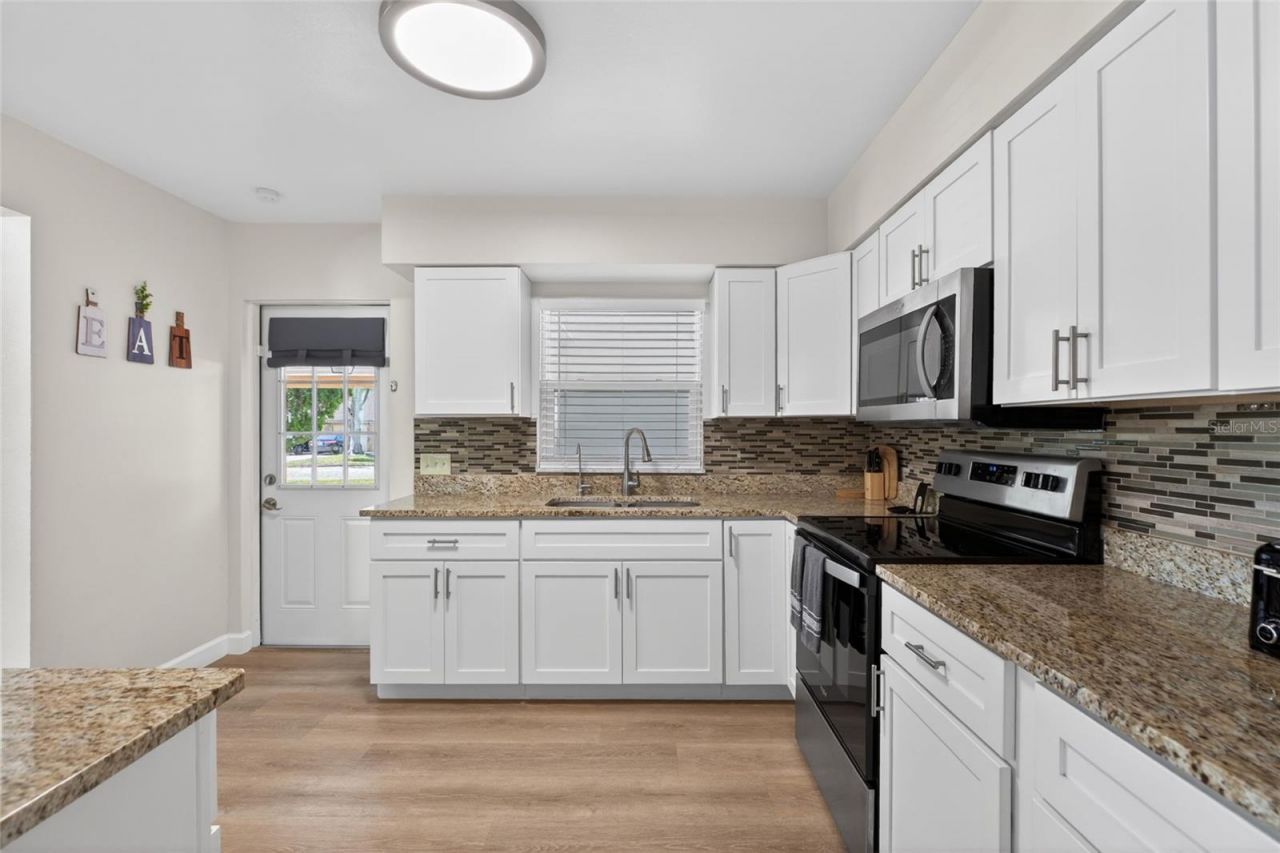 10402 N Pawnee Avenue, Tampa, FL 33617 Photo