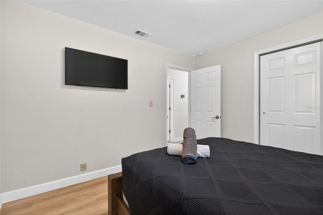 10402 N Pawnee Avenue, Tampa, FL 33617 Photo