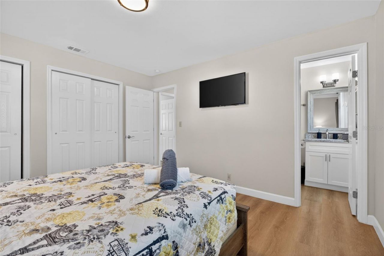10402 N Pawnee Avenue, Tampa, FL 33617 Photo
