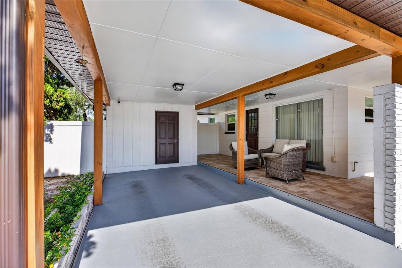 10402 N Pawnee Avenue, Tampa, FL 33617 Photo