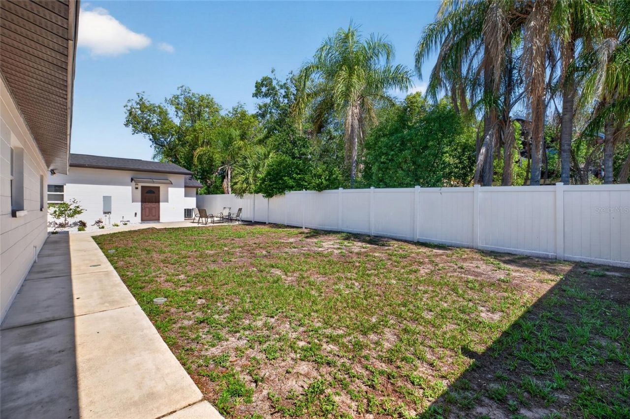 10402 N Pawnee Avenue, Tampa, FL 33617 Photo