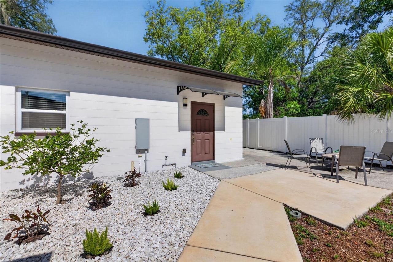 10402 N Pawnee Avenue, Tampa, FL 33617 Photo