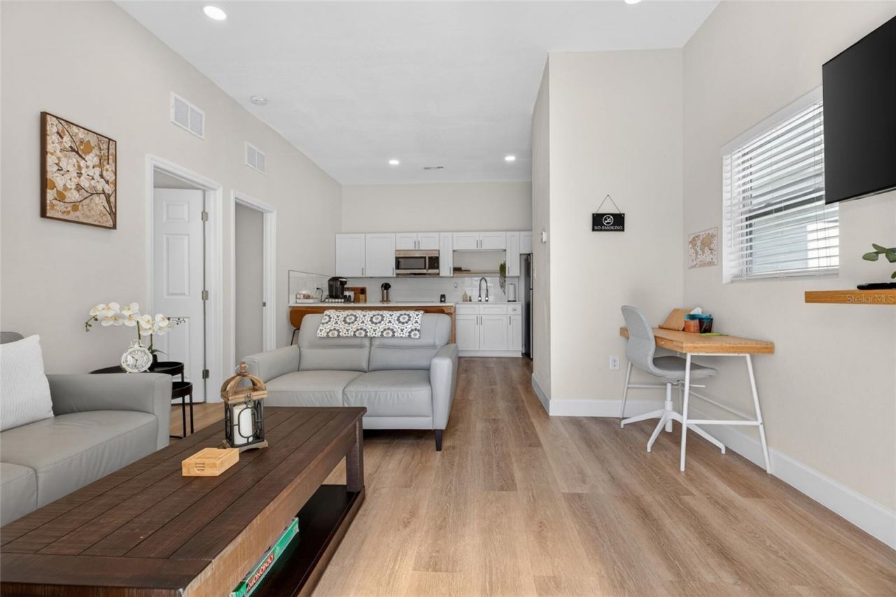 10402 N Pawnee Avenue, Tampa, FL 33617 Photo