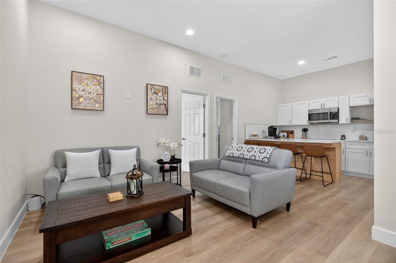10402 N Pawnee Avenue, Tampa, FL 33617 Photo