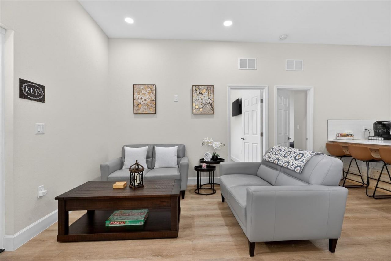 10402 N Pawnee Avenue, Tampa, FL 33617 Photo