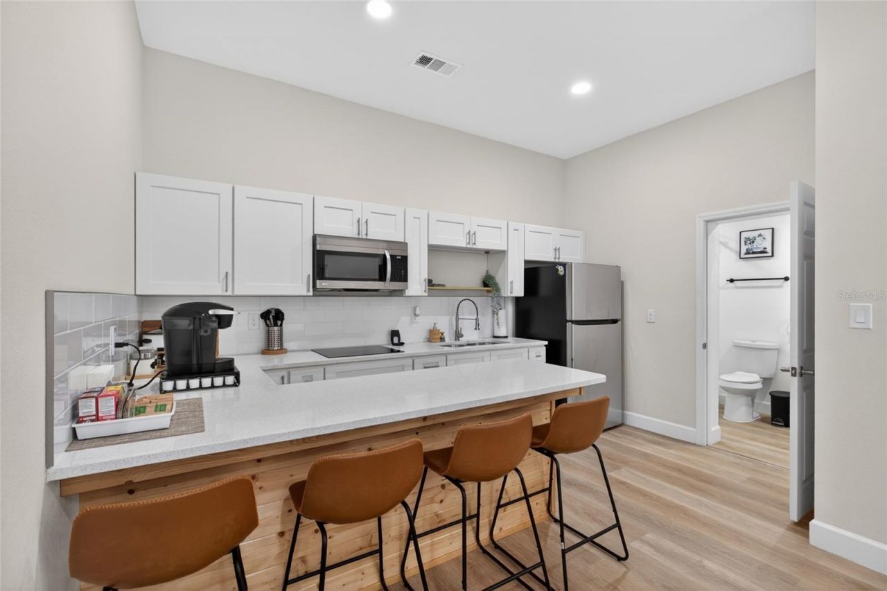 10402 N Pawnee Avenue, Tampa, FL 33617 Photo