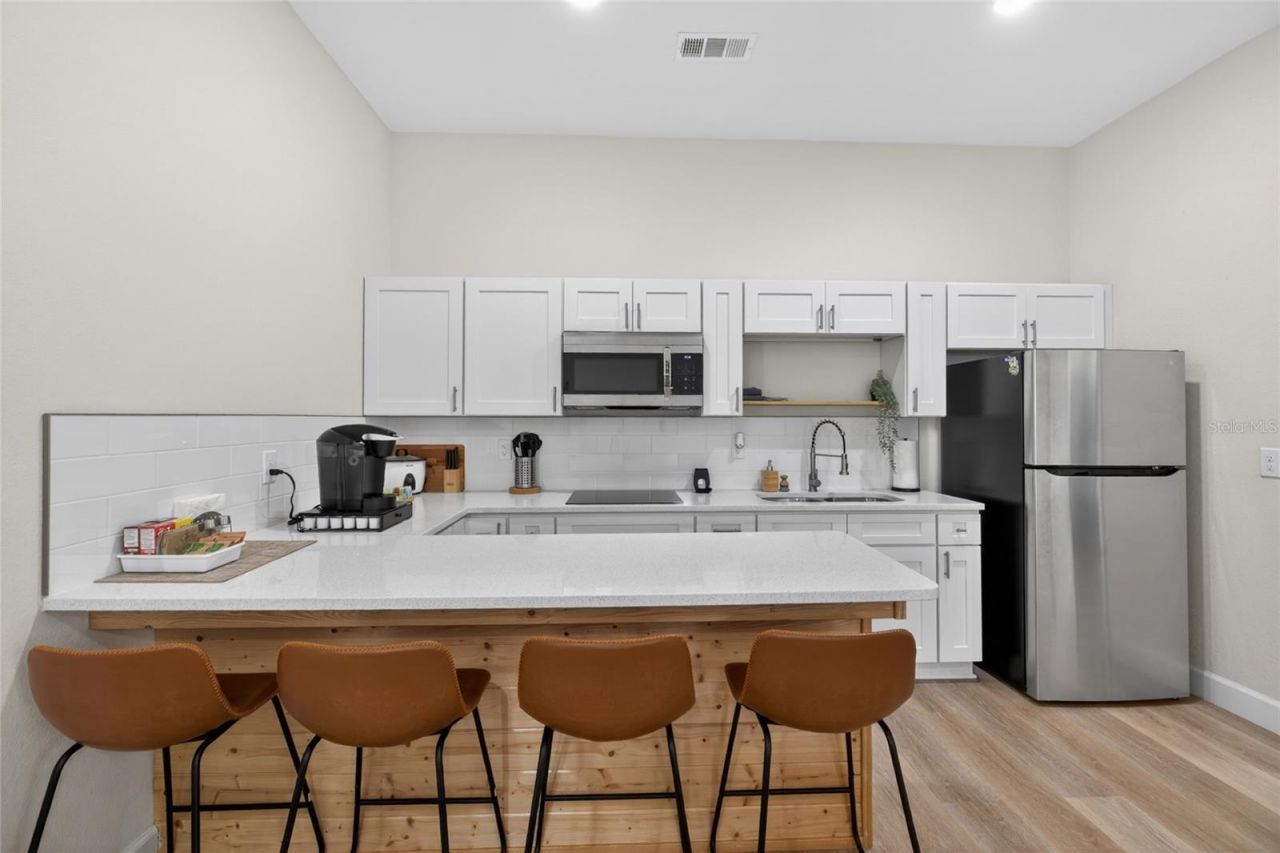 10402 N Pawnee Avenue, Tampa, FL 33617 Photo