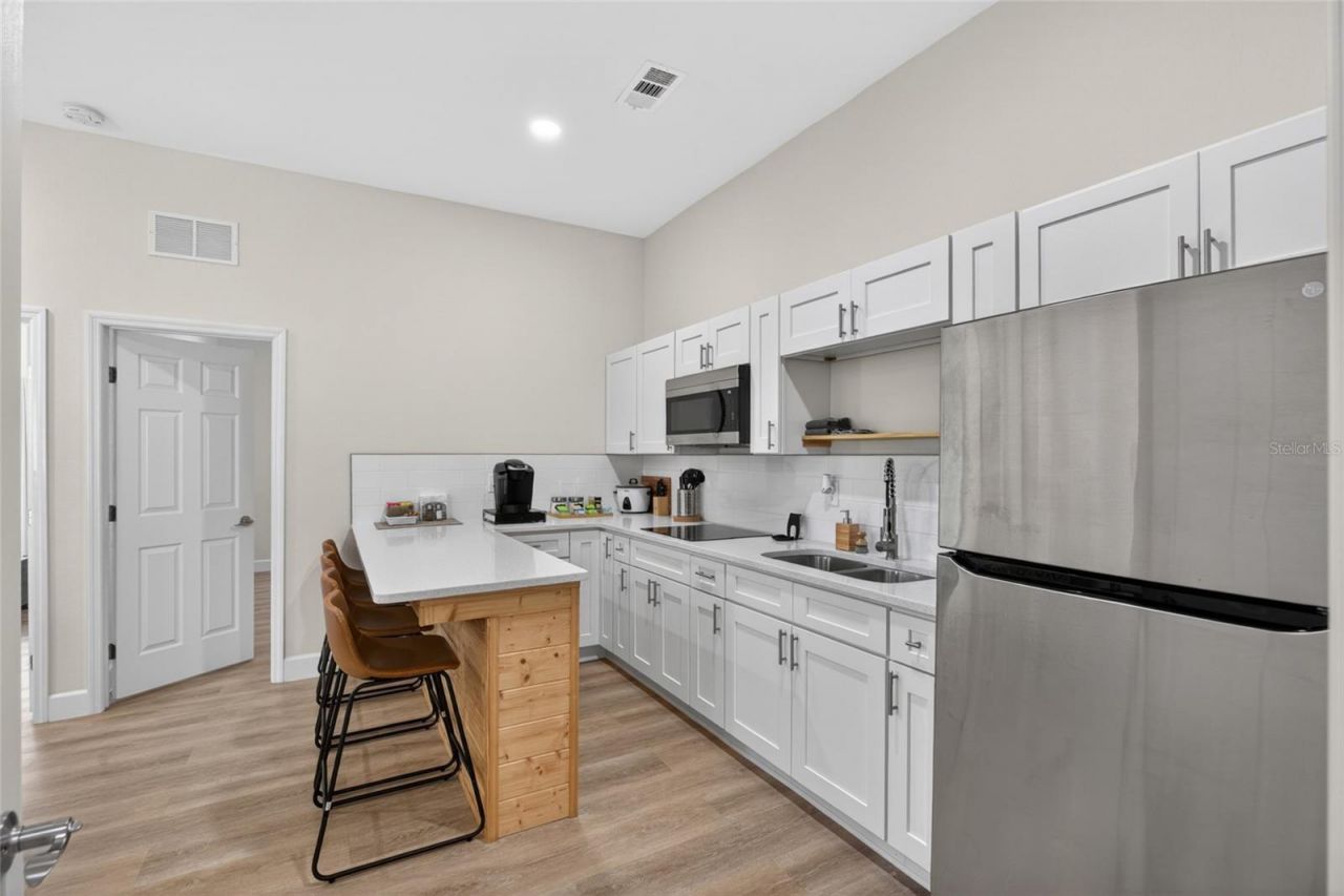 10402 N Pawnee Avenue, Tampa, FL 33617 Photo