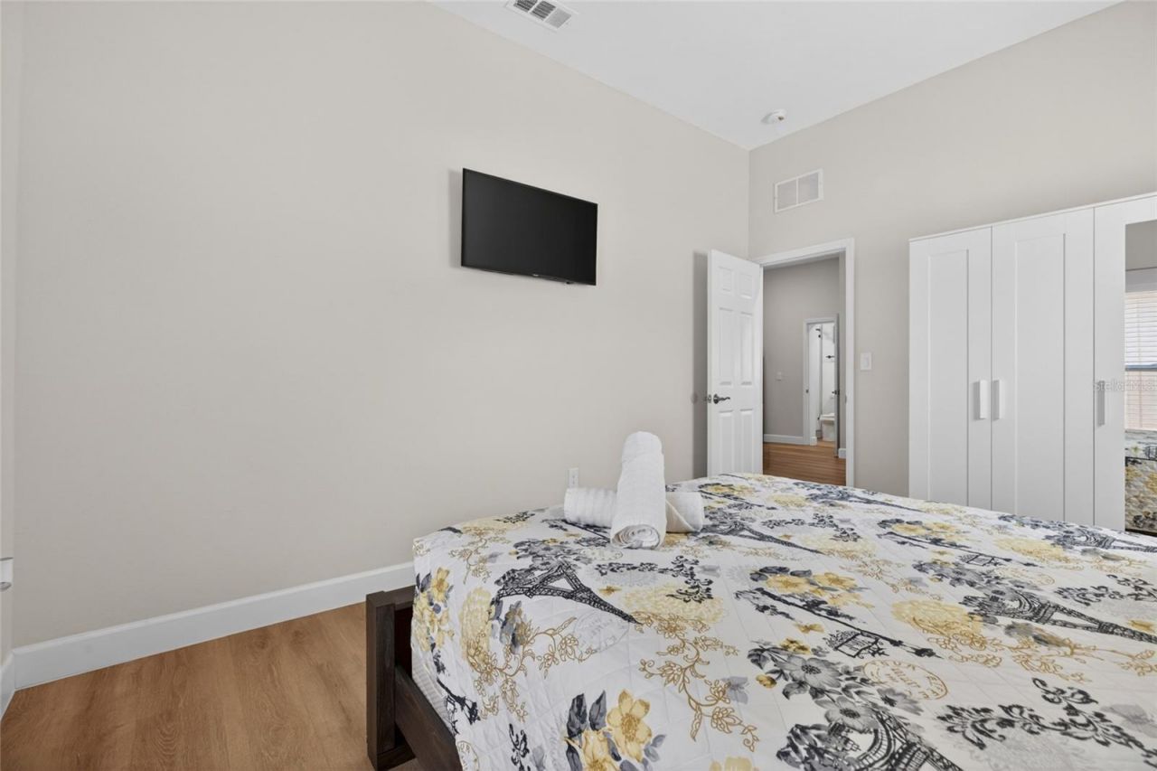 10402 N Pawnee Avenue, Tampa, FL 33617 Photo