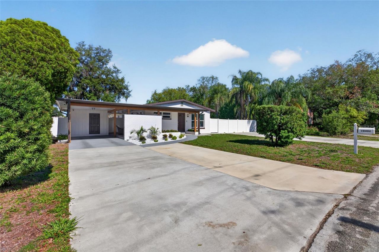 10402 N Pawnee Avenue, Tampa, FL 33617 Photo