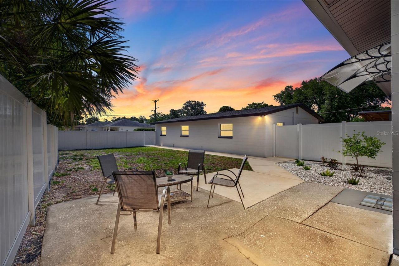 10402 N Pawnee Avenue, Tampa, FL 33617 Photo