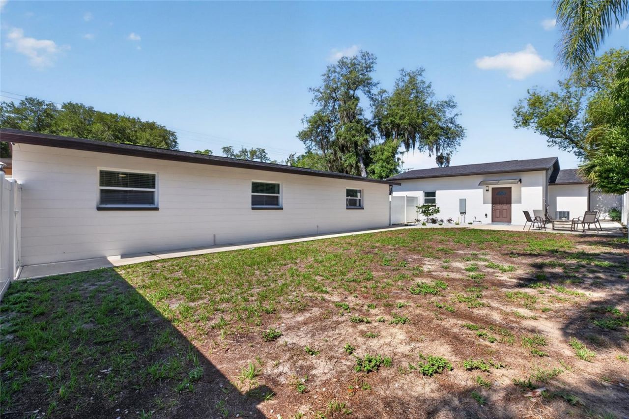 10402 N Pawnee Avenue, Tampa, FL 33617 Photo