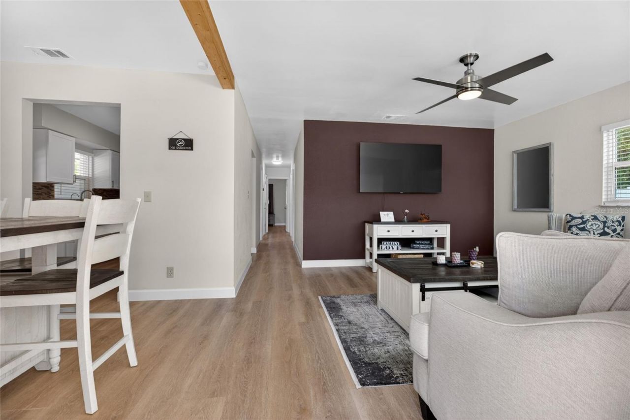 10402 N Pawnee Avenue, Tampa, FL 33617 Photo