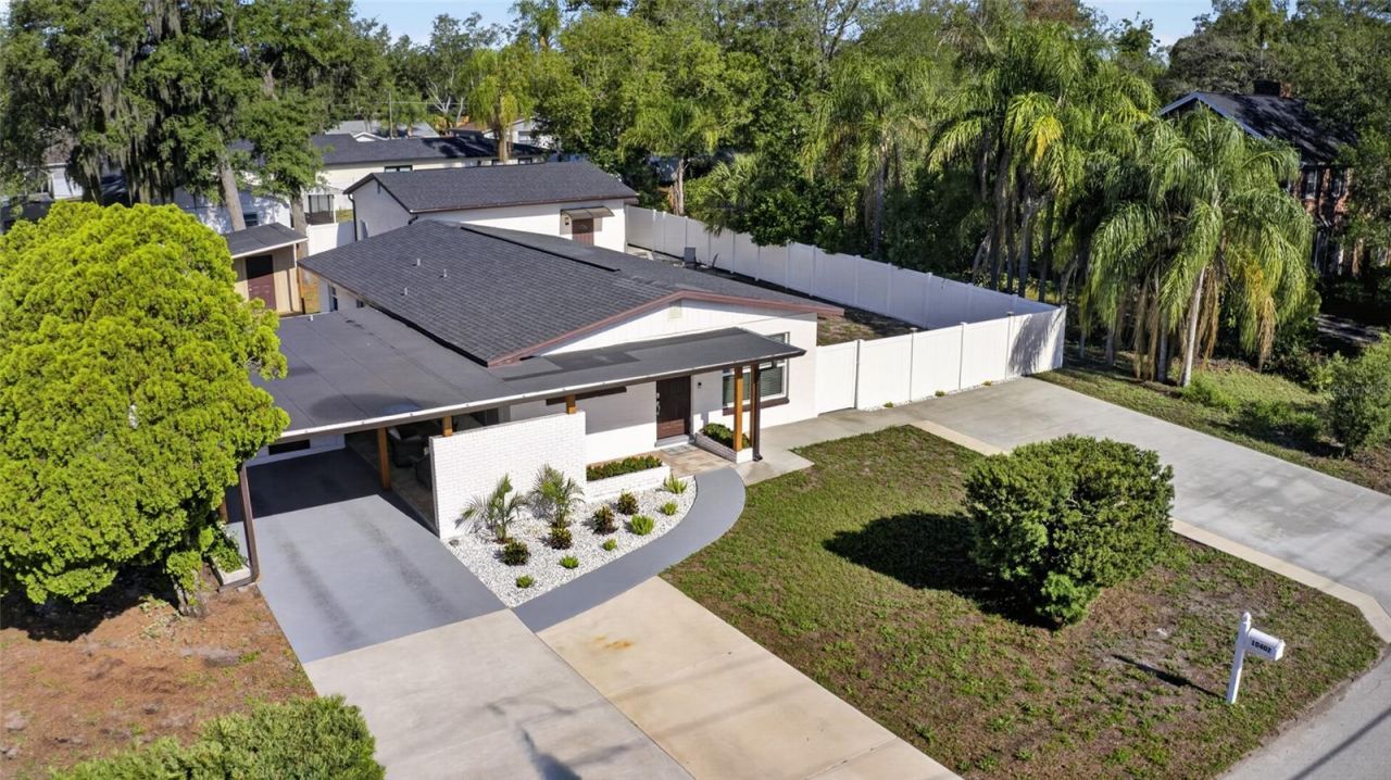 10402 N Pawnee Avenue, Tampa, FL 33617 Photo