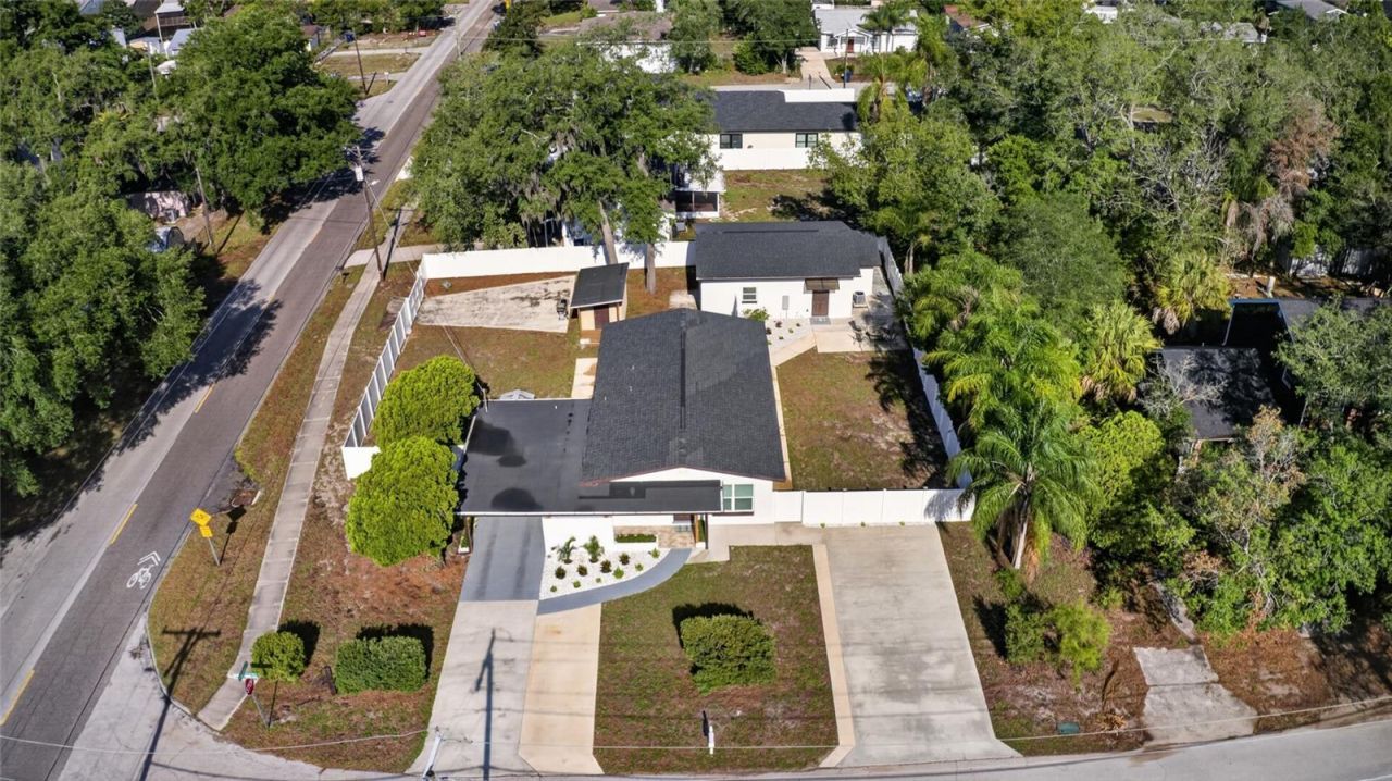 10402 N Pawnee Avenue, Tampa, FL 33617 Photo
