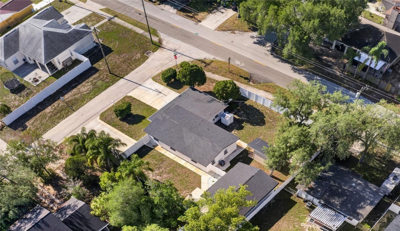 10402 N Pawnee Avenue, Tampa, FL 33617 Photo
