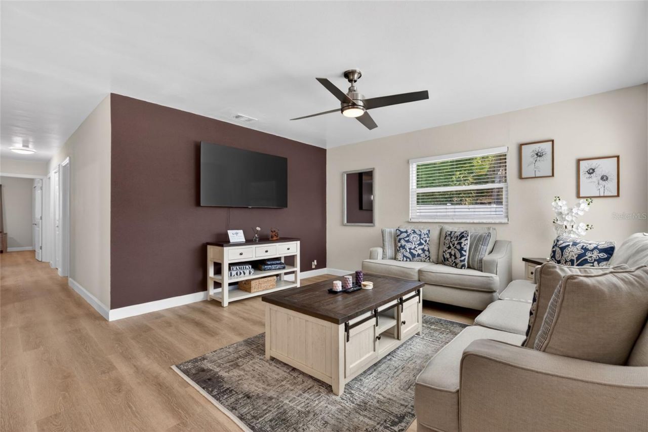 10402 N Pawnee Avenue, Tampa, FL 33617 Photo