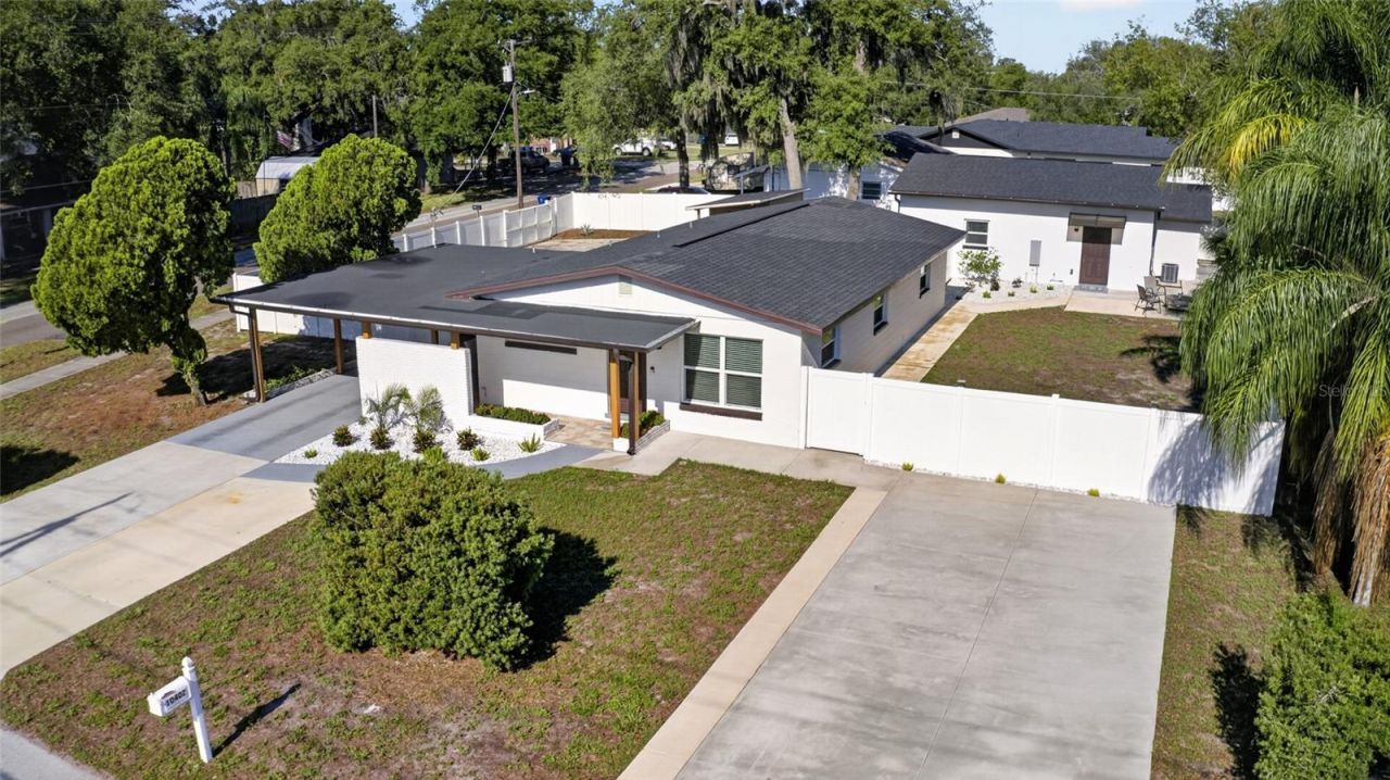 10402 N Pawnee Avenue, Tampa, FL 33617 Photo