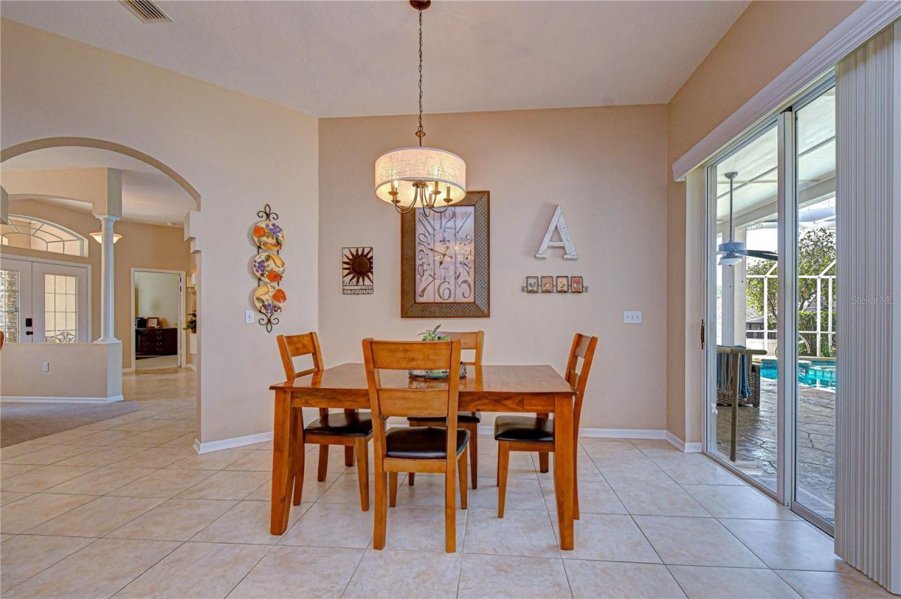 4609 Compass Oaks Drive , Valrico, FL 33596 Photo