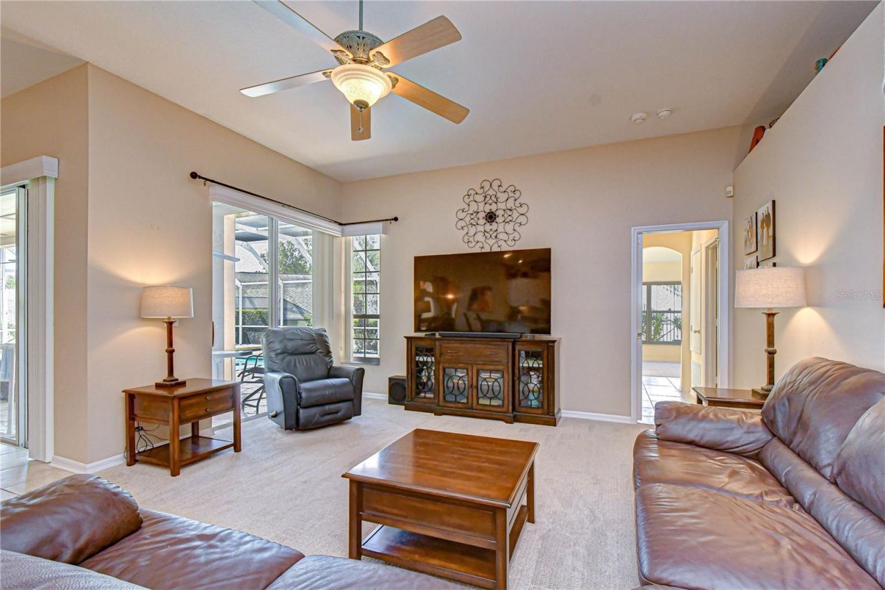 4609 Compass Oaks Drive , Valrico, FL 33596 Photo
