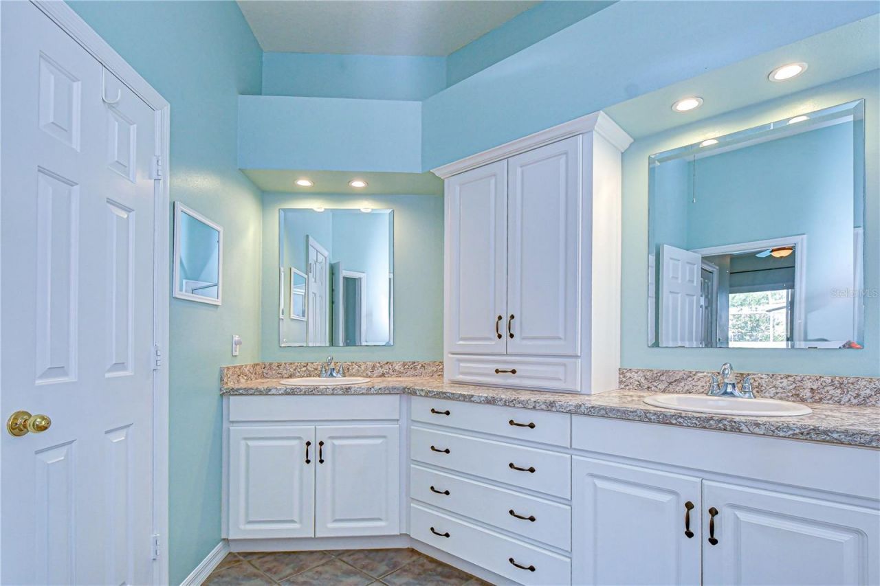 4609 Compass Oaks Drive , Valrico, FL 33596 Photo