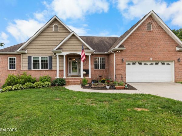 8111 Campbells Point Rd, Corryton, TN 37721