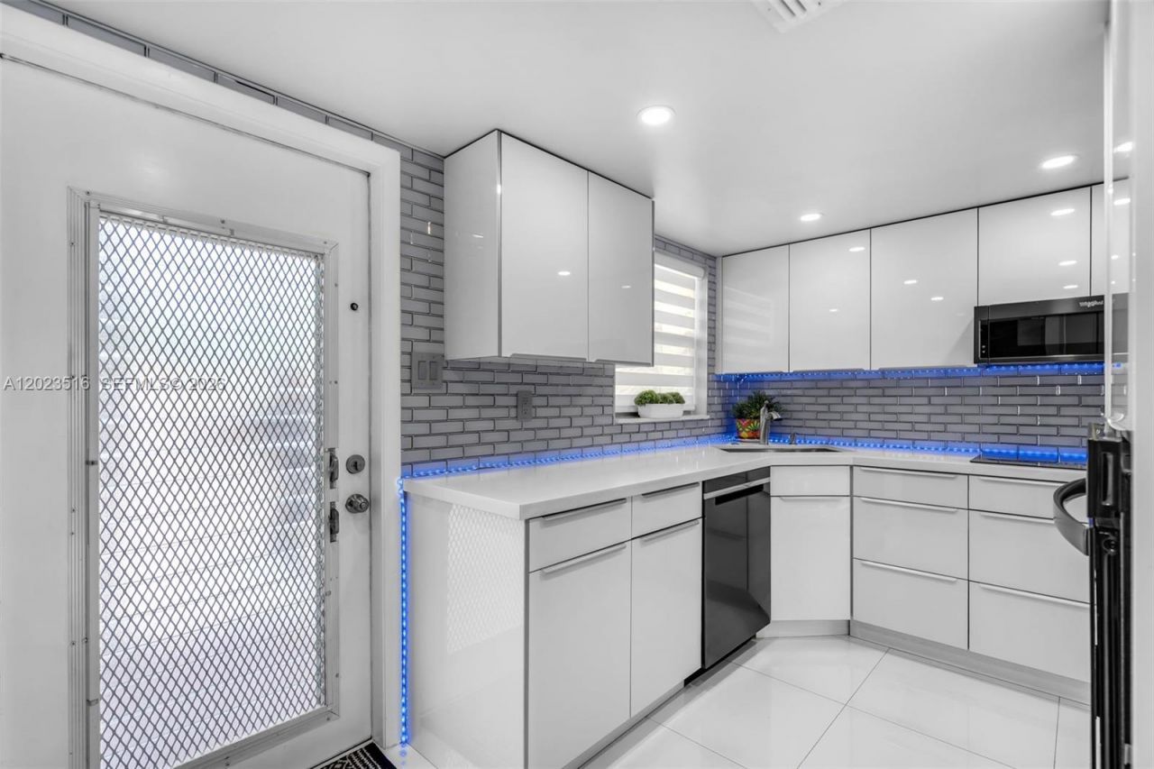 8881 Sunrise Lakes Blvd , Unit 206, Sunrise, FL 33322 Photo