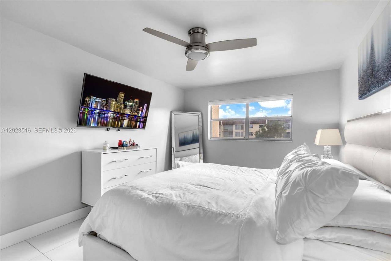 8881 Sunrise Lakes Blvd , Unit 206, Sunrise, FL 33322 Photo
