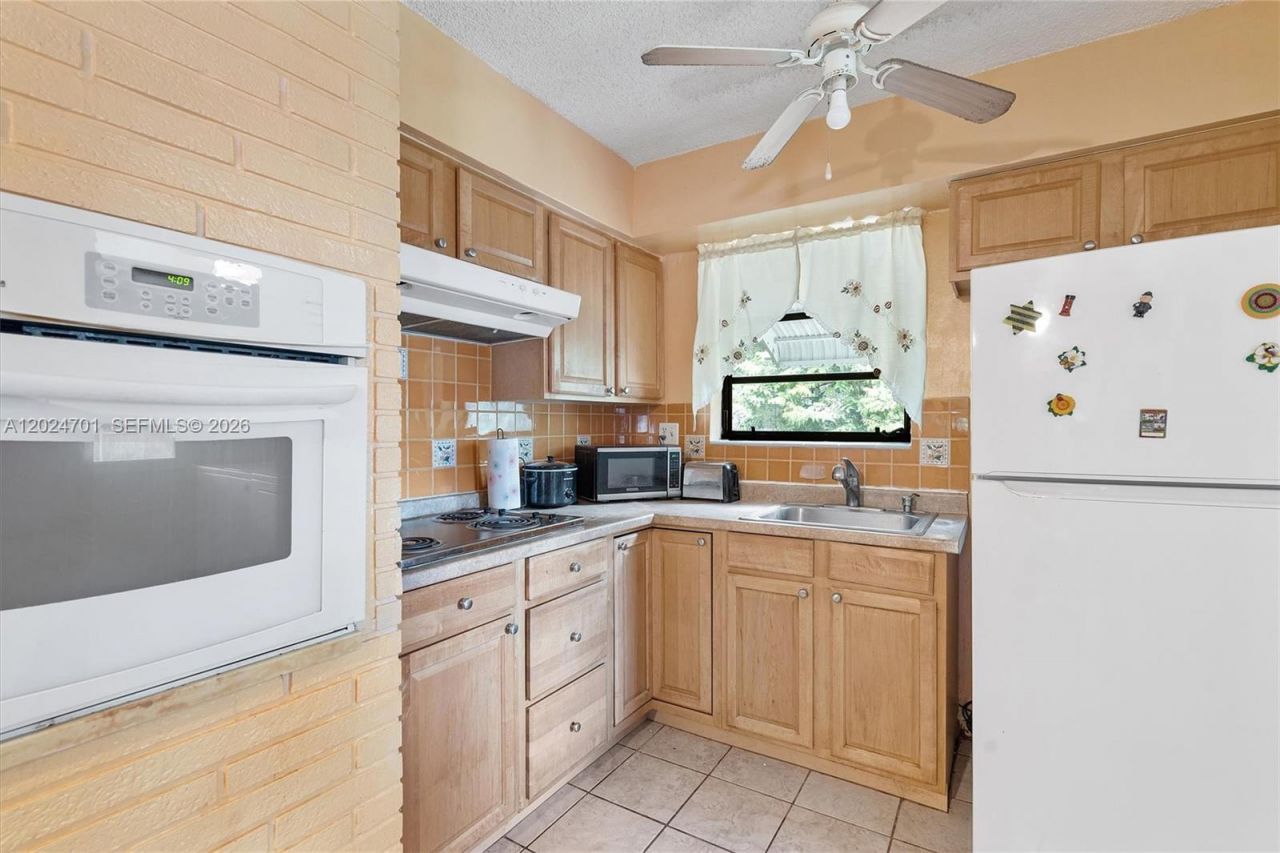 2321 Gulfstream Dr, Miramar, FL 33023 Photo