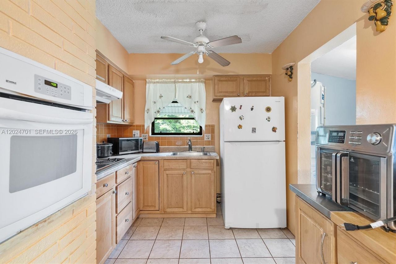 2321 Gulfstream Dr, Miramar, FL 33023 Photo