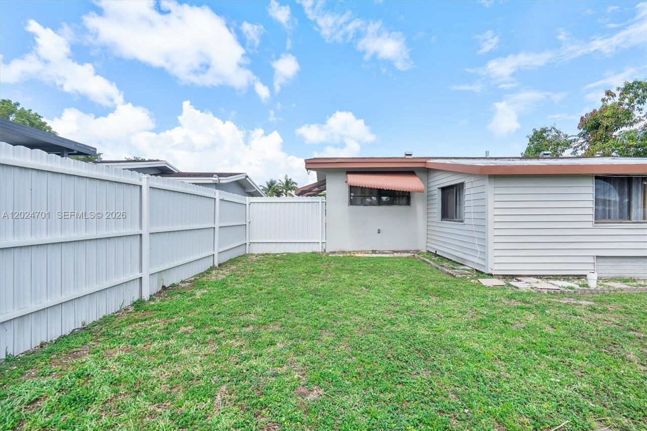 2321 Gulfstream Dr, Miramar, FL 33023 Photo