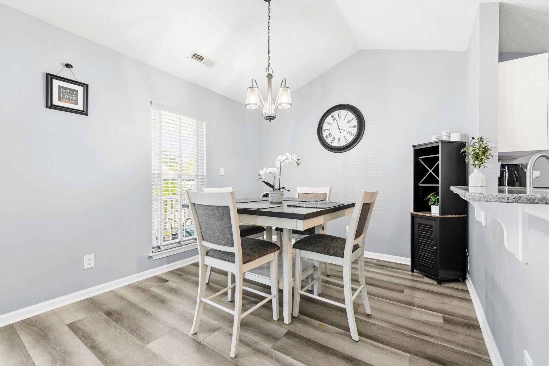 305 Worthington Circle Photo 12